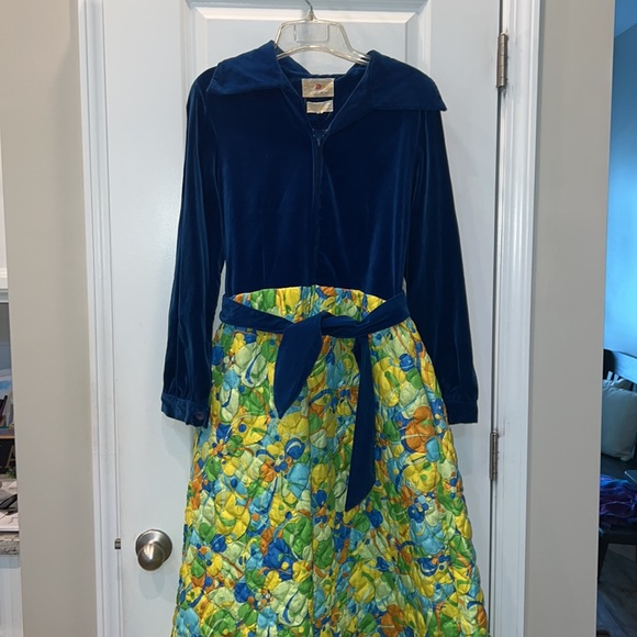 Vintage Lounger/Bathrobe - Picture 3 of 10